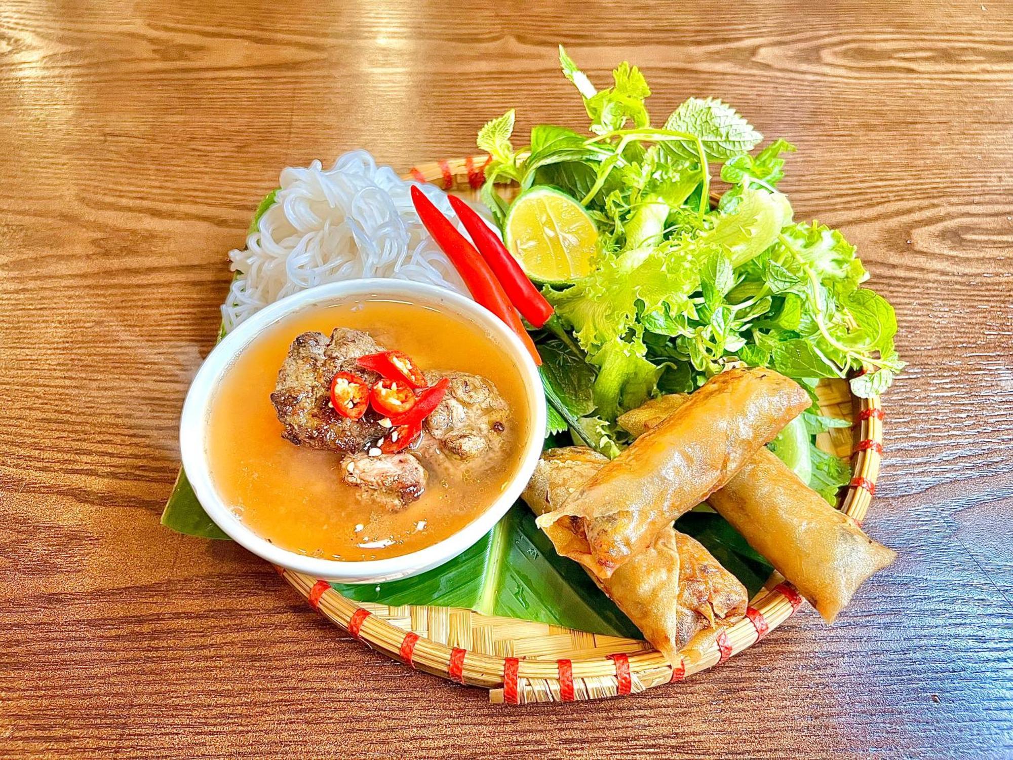 帕拉贡内白酒店及泳池 河内 外观 照片